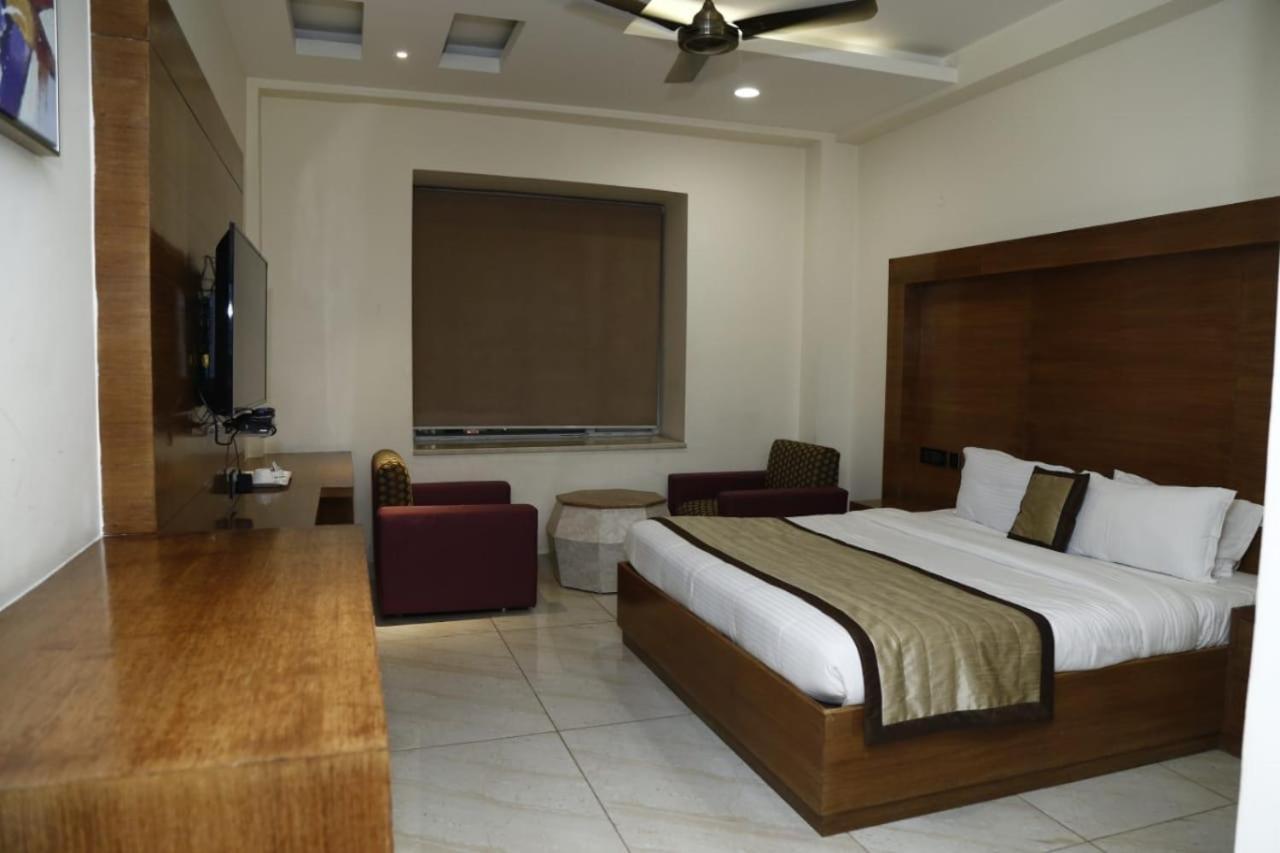 Hotel Pacific Roorkee Exterior photo